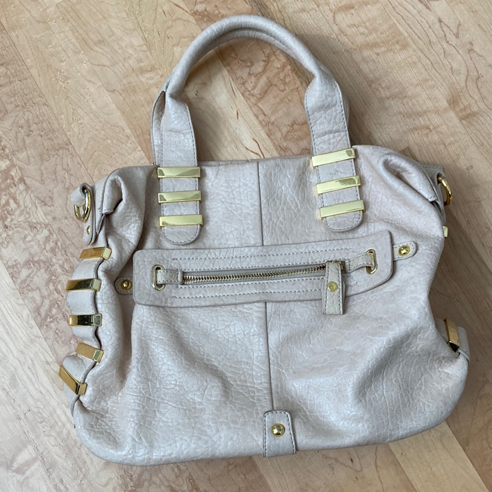 Navoh cream with gold details purse.